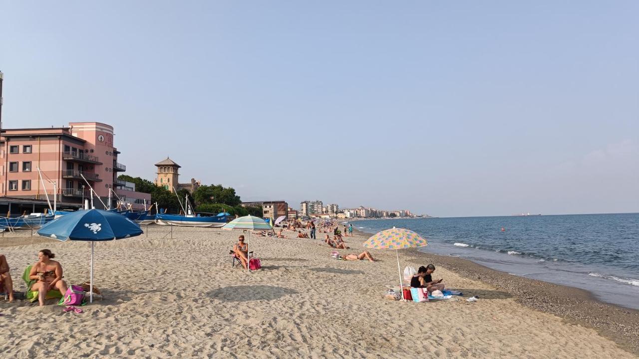 Karina, To The Beach With Terrace And Private Parking 萨沃纳 外观 照片